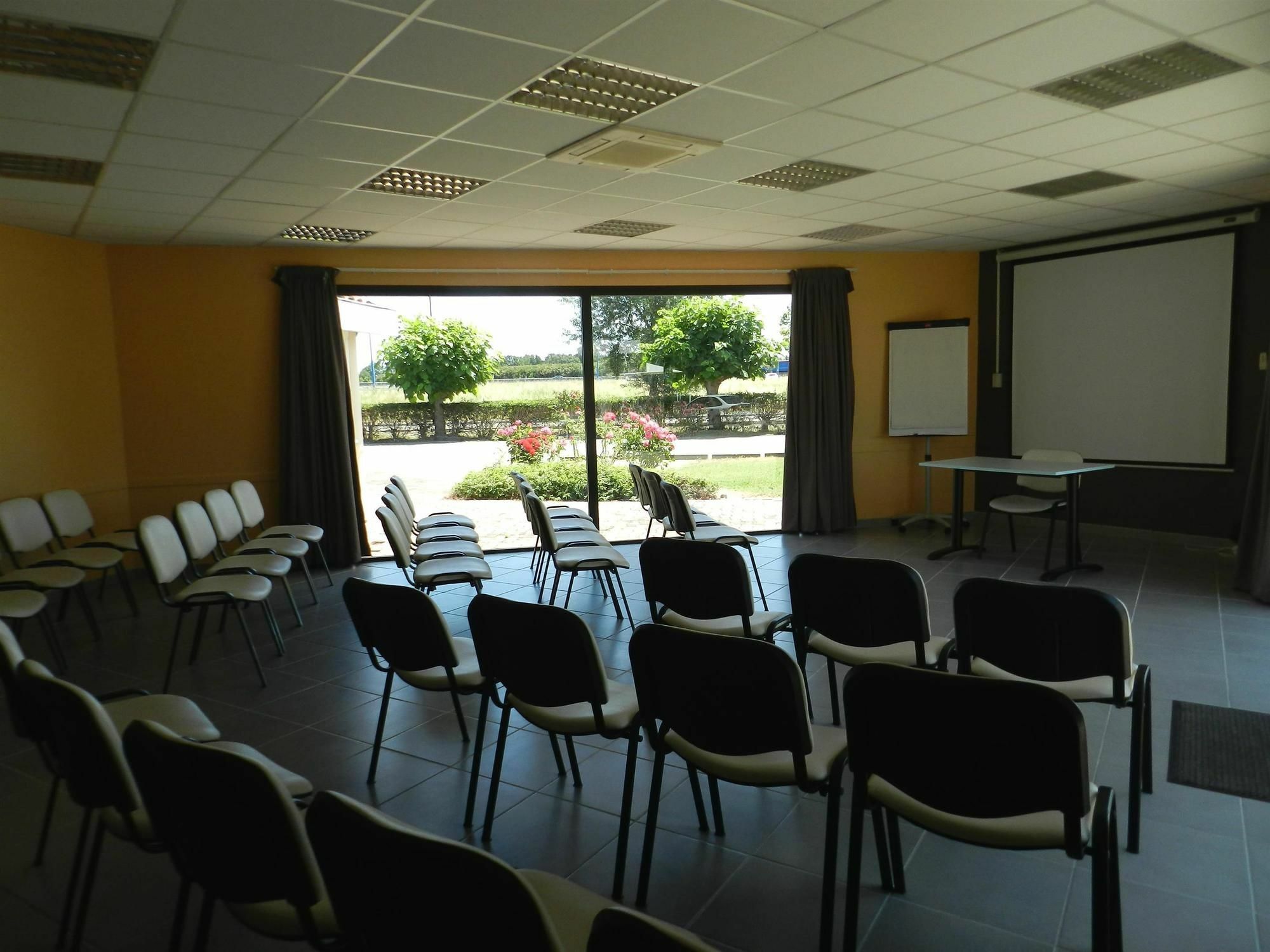 Hotel Kyriad Montauban Perniagaan gambar