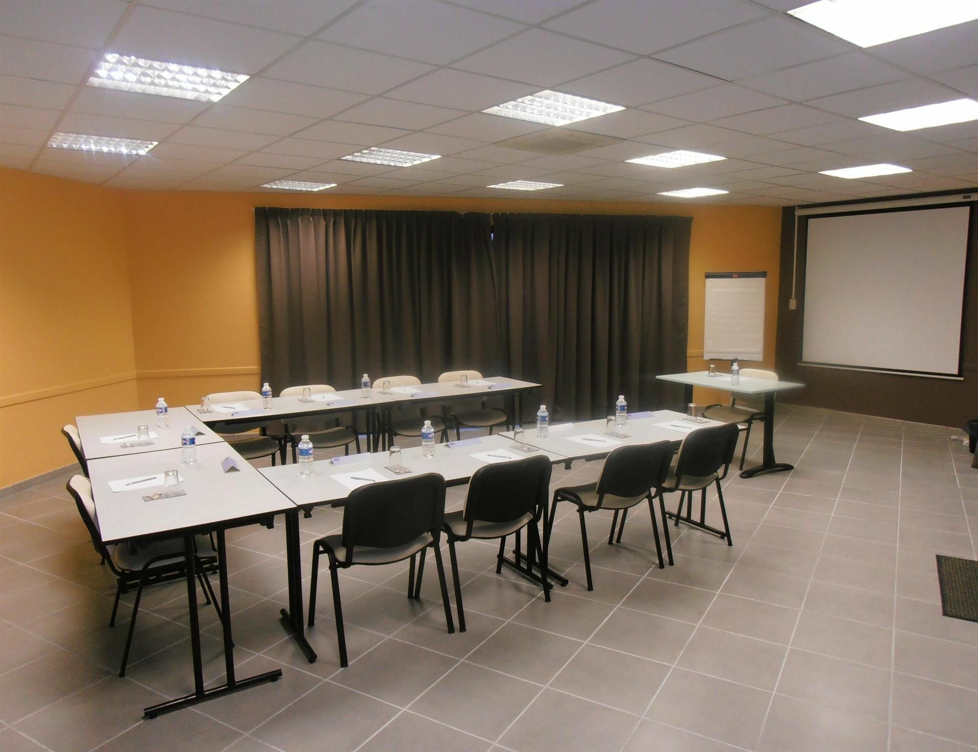 Hotel Kyriad Montauban Perniagaan gambar